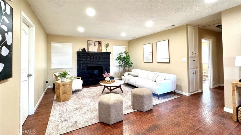 9957 Oakwood