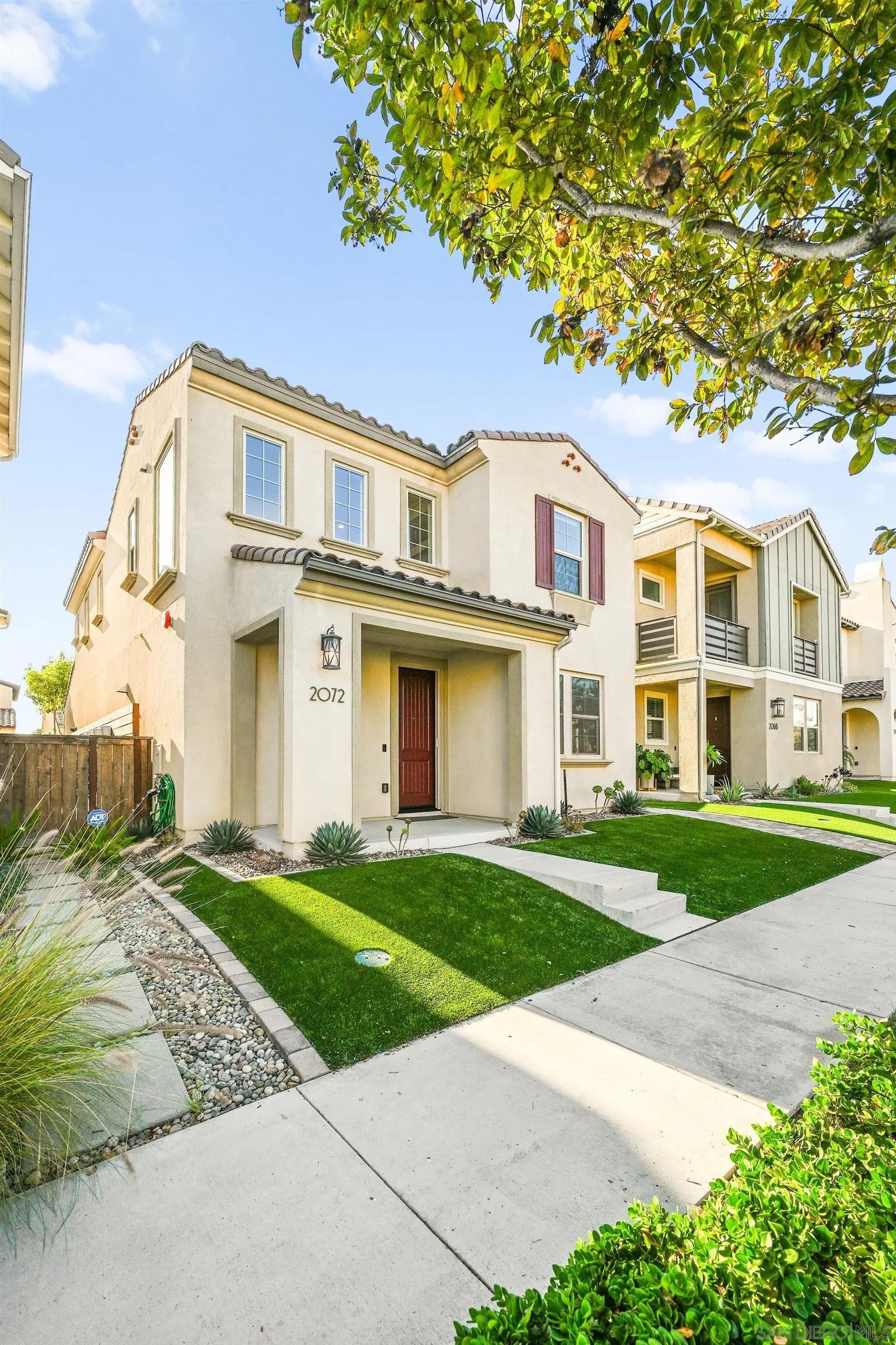 2072 Avenida Andanza