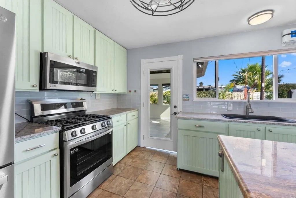 Photo of 509 Sunset Drive, Oceanside, CA 92058 (MLS # NDP2604382)