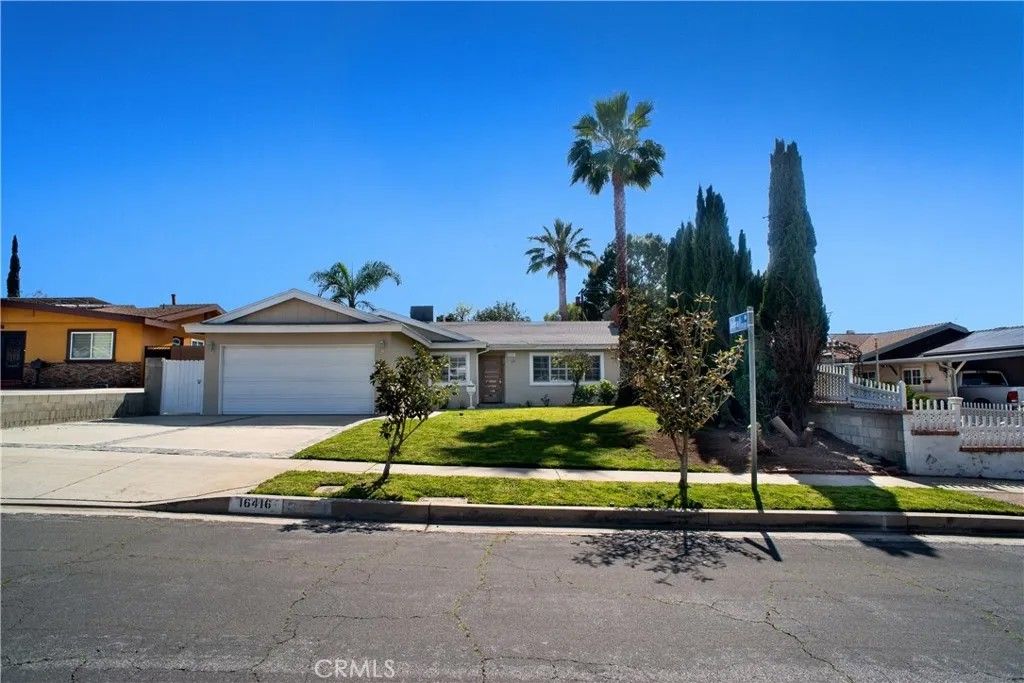 Photo of 16416 Ballinger St, North Hills, CA 91343 (MLS # SR26056218)