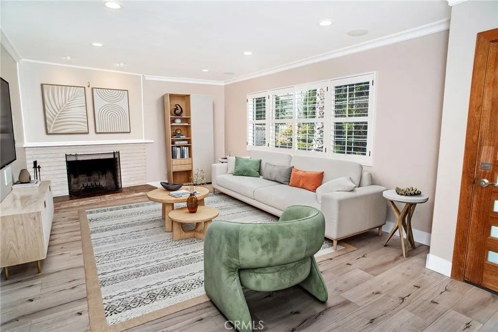 Photo of 16416 Ballinger St, North Hills, CA 91343 (MLS # SR26056218)