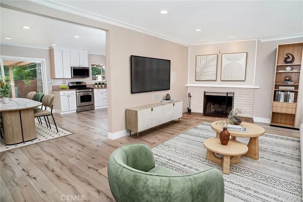 Photo of 16416 Ballinger St, North Hills, CA 91343 (MLS # SR26056218)