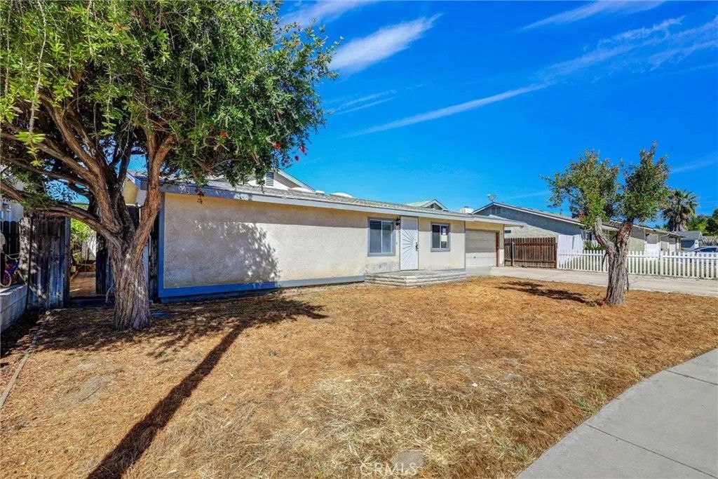 Photo of 213 Cavendish Drive, Hemet, CA 92545 (MLS # SW26070931)