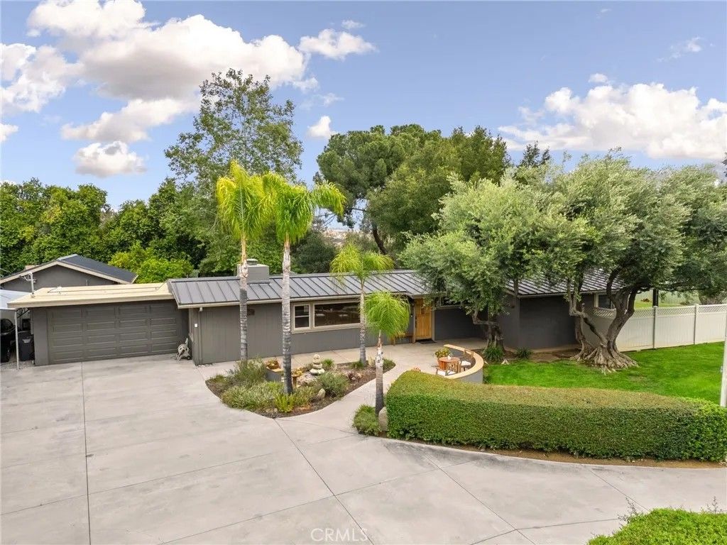 Photo of 12861 Club DR, Redlands, CA 92373 (MLS # IG26096332)