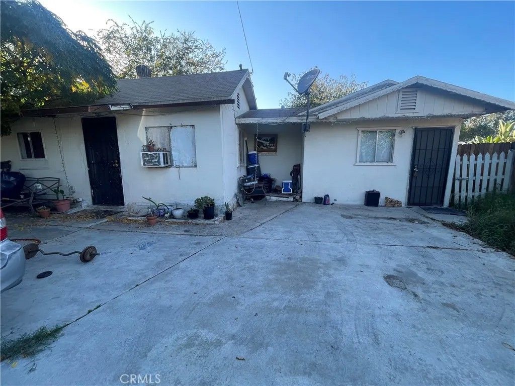 Photo of 319 S Joy St, Corona, CA 92879 (MLS # OC25265047)