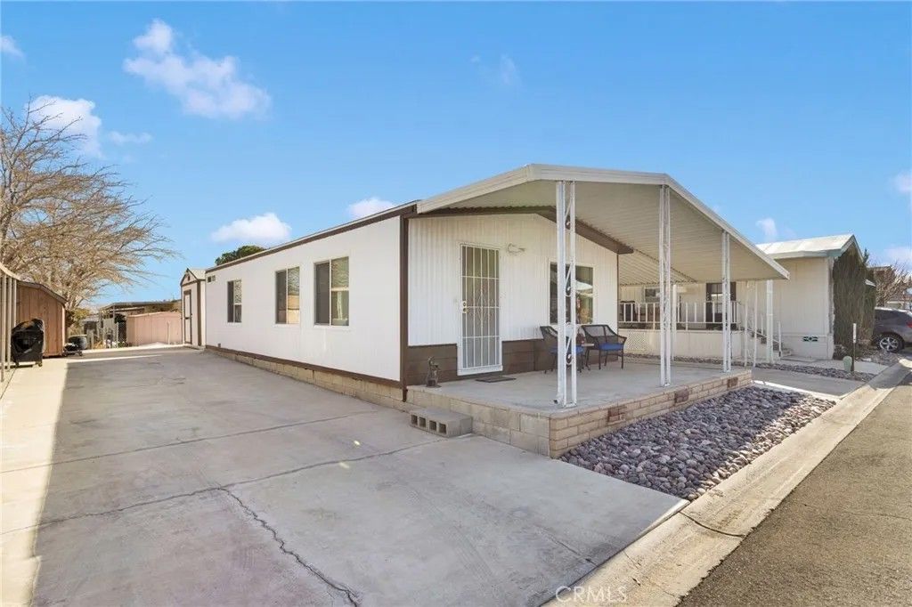 Photo of 20683 Waalew Rd #B-84, Apple Valley, CA 92307 (MLS # HD26021551)