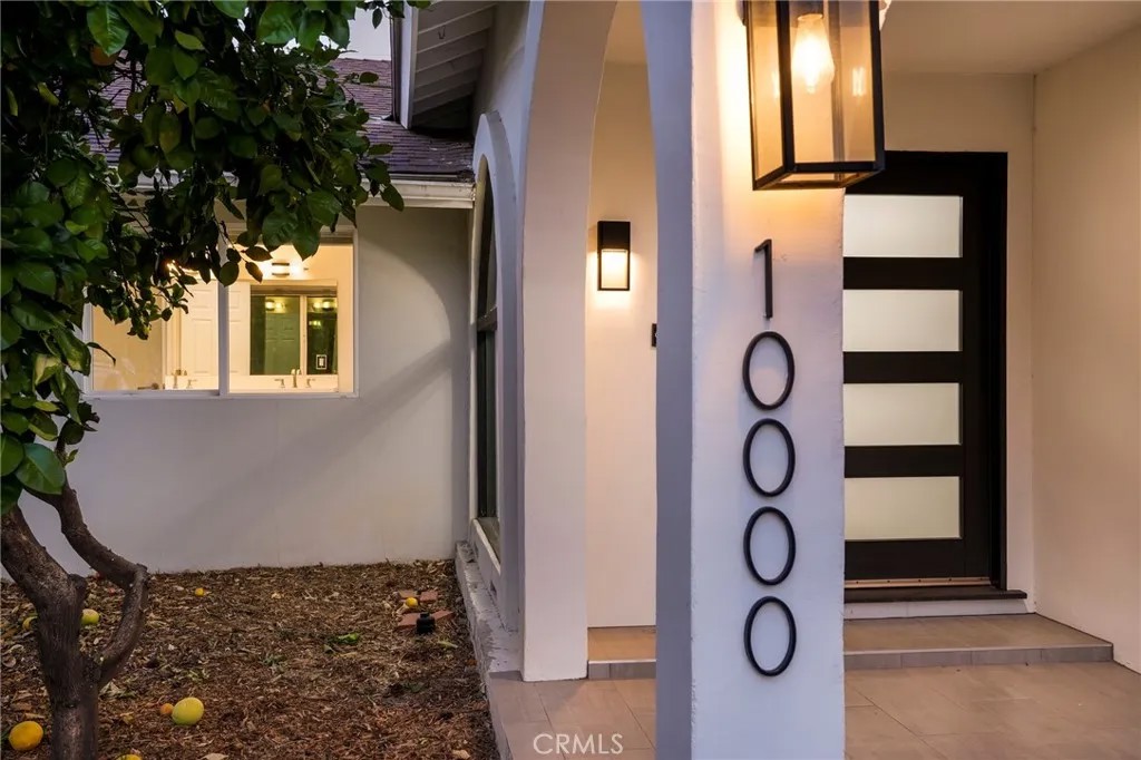 10000 Amestoy Avenue