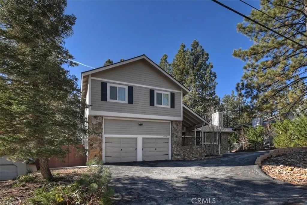 Photo of 41659 Mockingbird Dr, Big Bear Lake, CA 92315 (MLS # IG25266876)