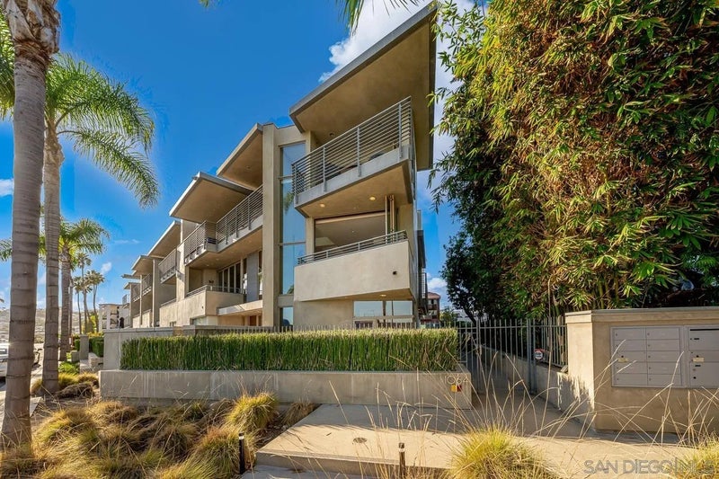 1064 Anchorage Lane