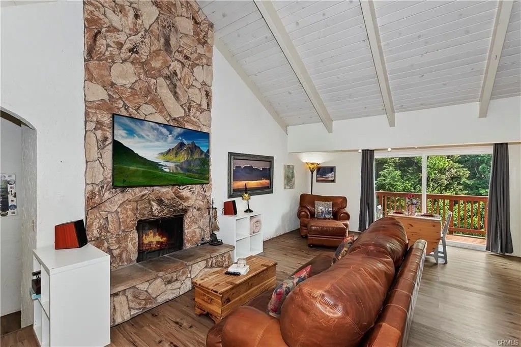 Photo of 807 Virginia Court, Lake Arrowhead, CA 92352 (MLS # OC26067116)