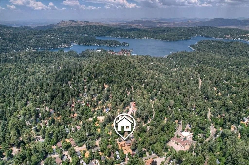 Photo of 807 Virginia Court, Lake Arrowhead, CA 92352 (MLS # OC26067116)