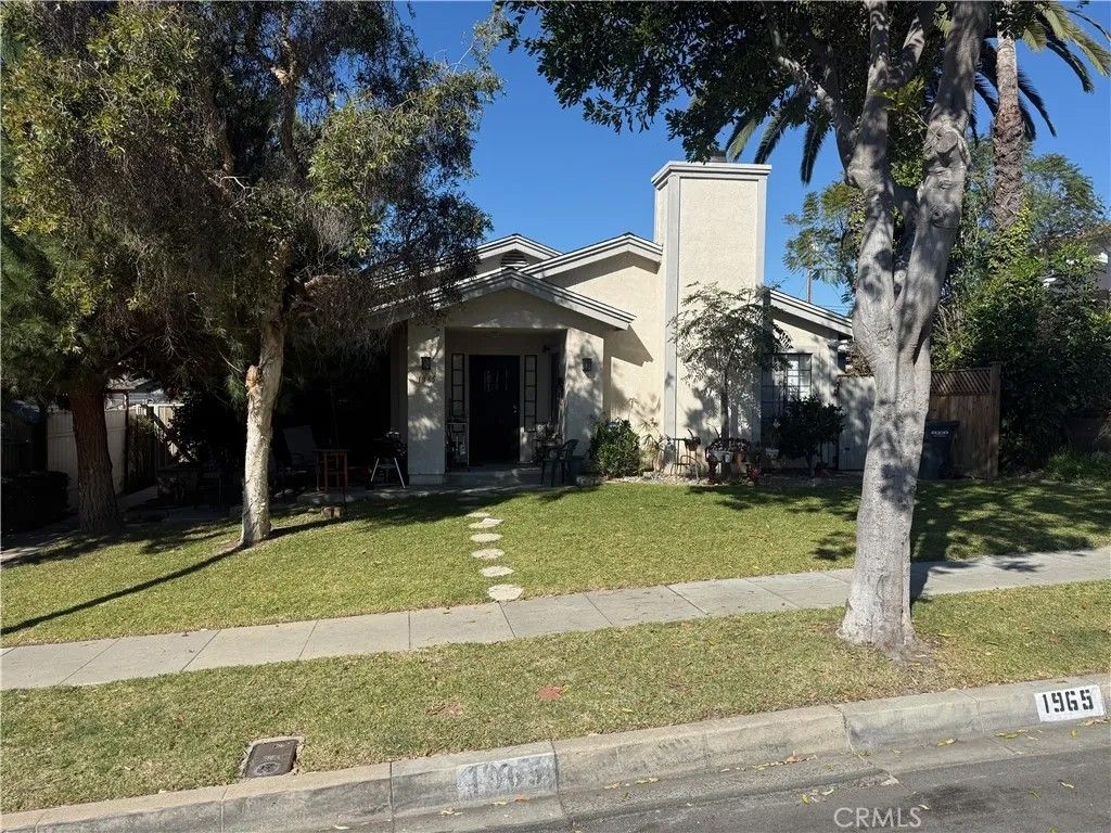 Photo of 1965 Saint Louis Ave, Signal Hill, CA 90755 (MLS # PW26088966)