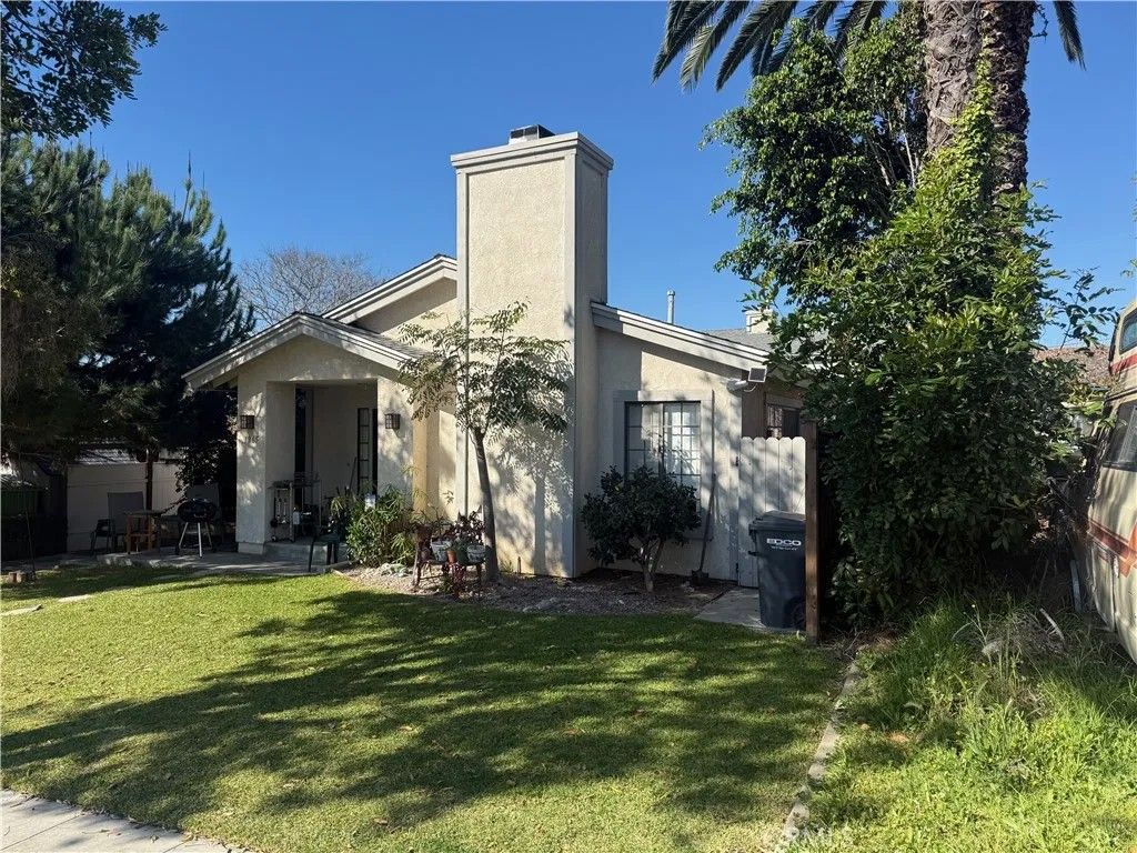 Photo of 1965 Saint Louis Ave, Signal Hill, CA 90755 (MLS # PW26088966)