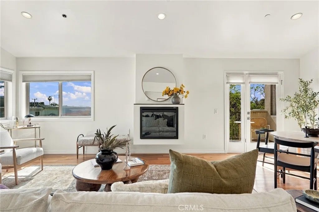 1420 S Bundy Drive 405