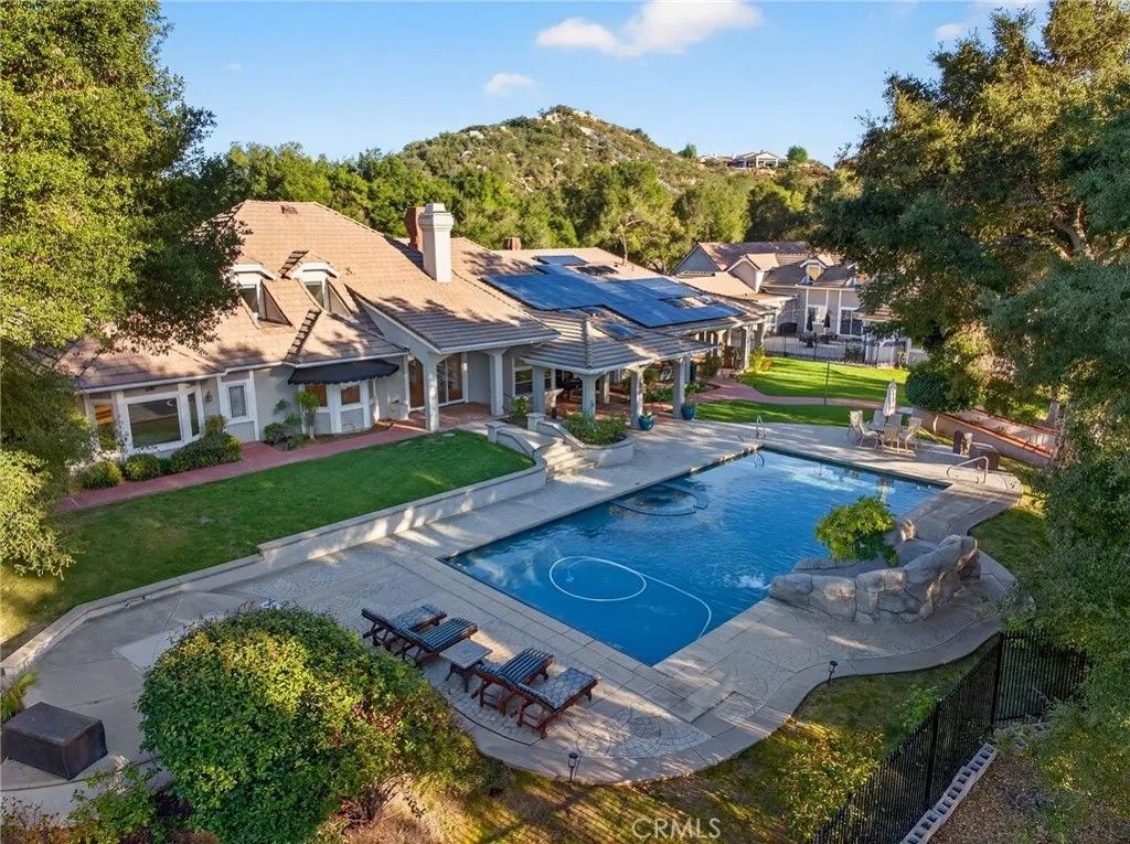 Photo of 40833 Calle Bandido, Murrieta, CA 92562 (MLS # SW26043191)