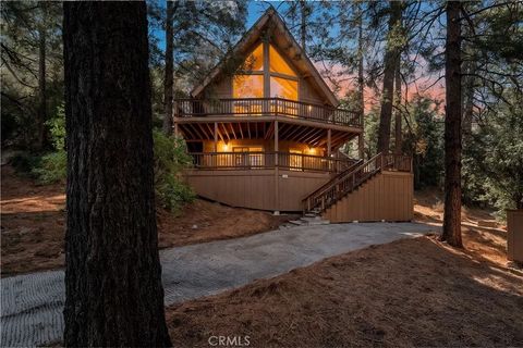 Photo of 1420 Bernina Drive, Pine Mountain Club, CA 93222 (MLS # SR26017490)