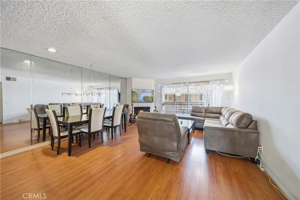 1236 1236 N Columbus Avenue 27