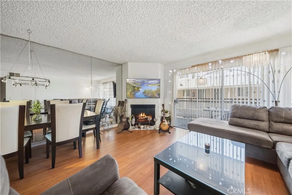 1236 1236 N Columbus Avenue 27