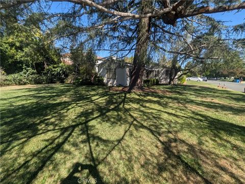 Tiny photo for 11581 Valley Spring Ln, Studio City, CA 91604 (MLS # SR25234433)