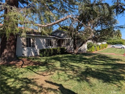 Tiny photo for 11581 Valley Spring Ln, Studio City, CA 91604 (MLS # SR25234433)