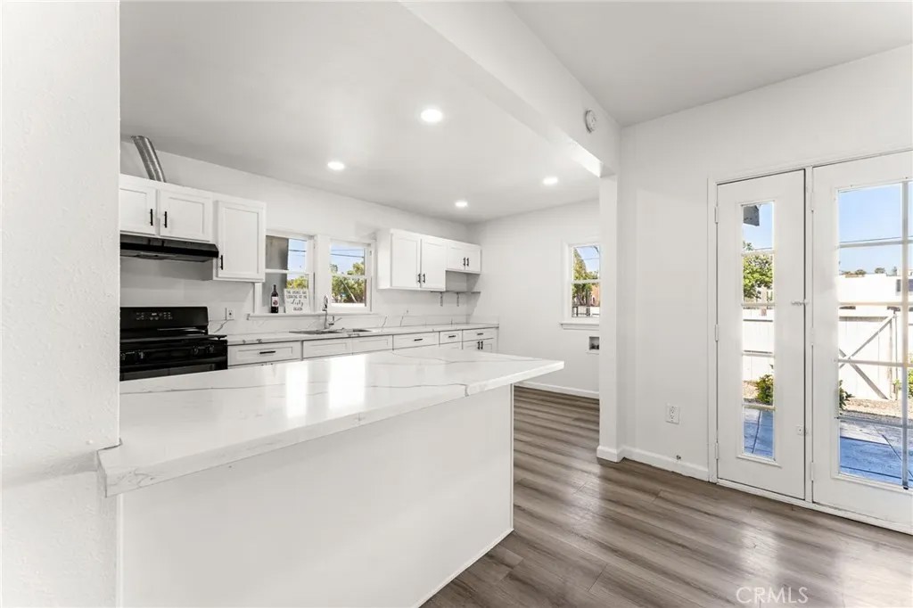 595 E Alvarado