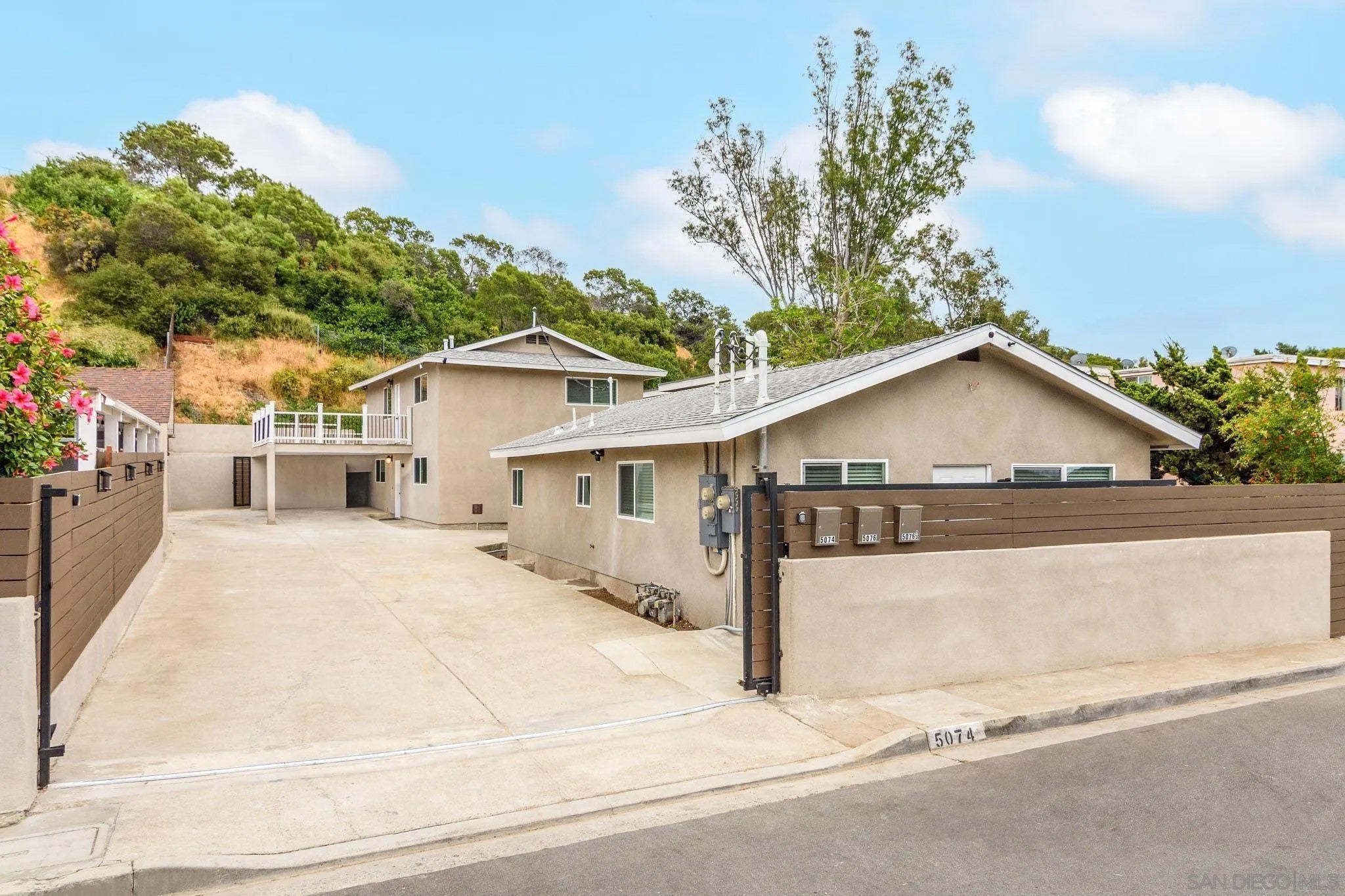 5074 AUBURN DRIVE