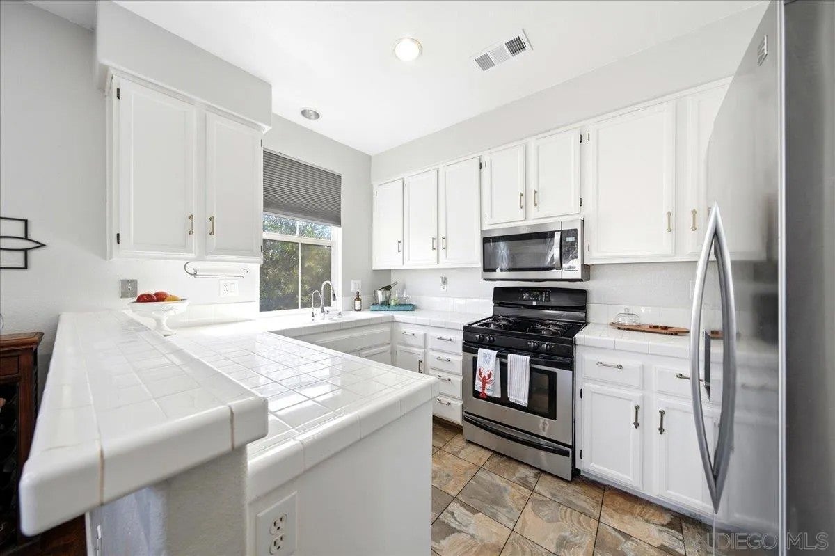 6015 Paseo Salinero