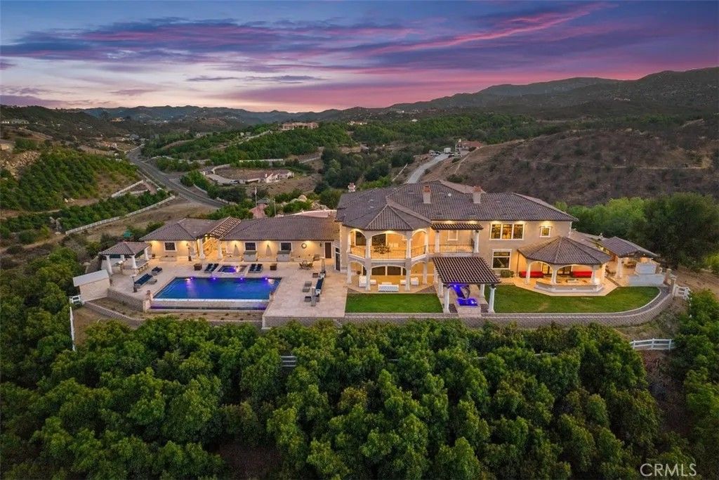 Photo of 36852 Calle De Lobo, Murrieta, CA 92562 (MLS # OC26020831)