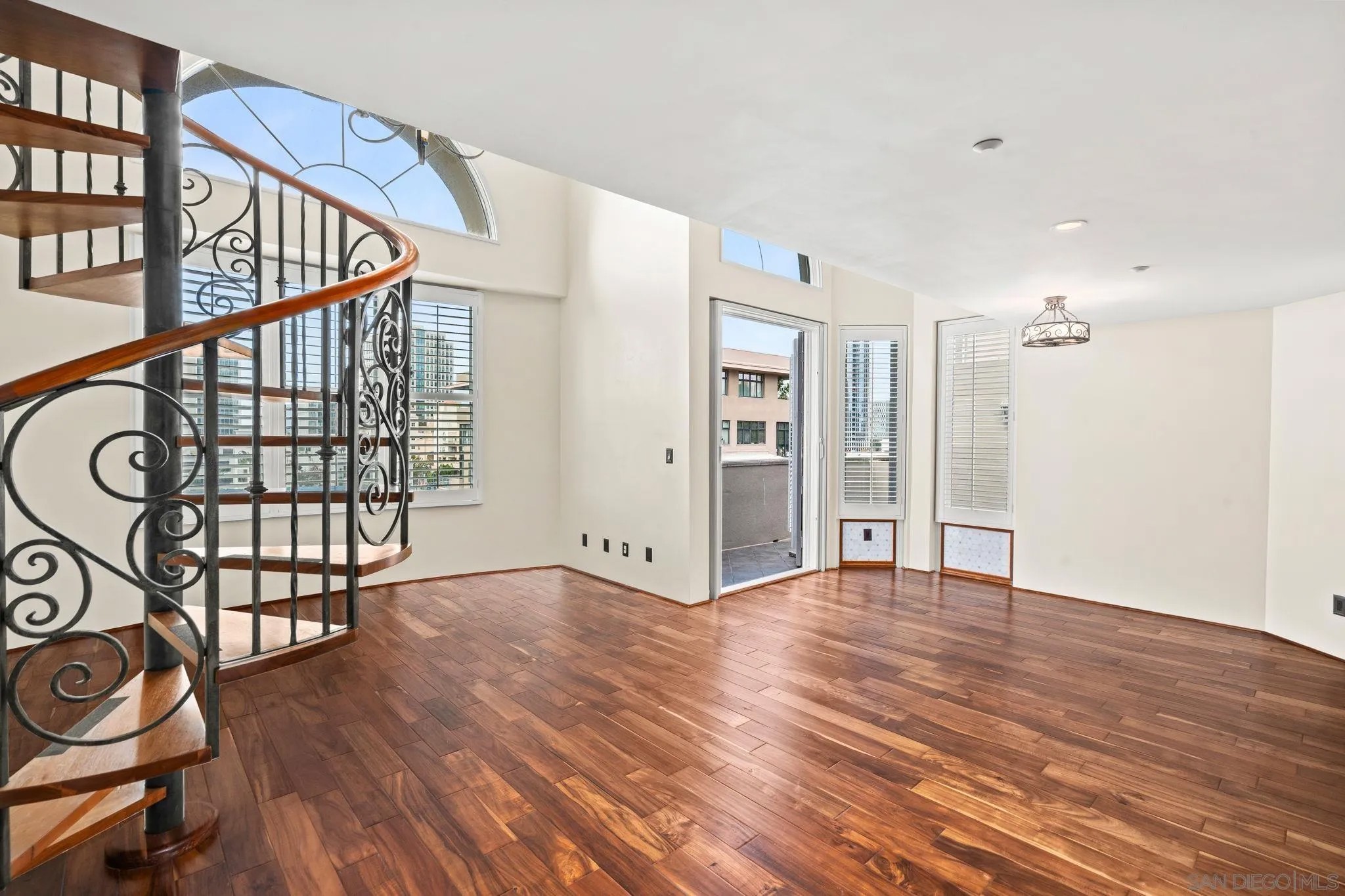 655 India St 401