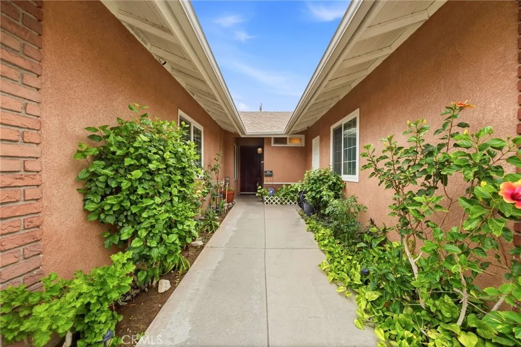 1457 W Marshall