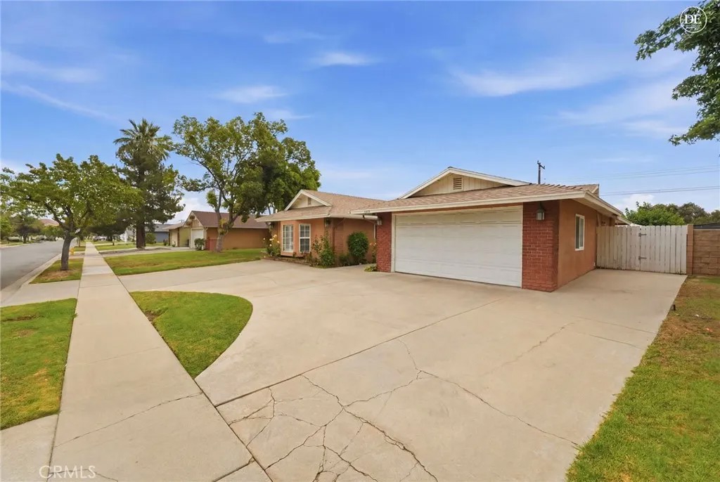 1457 W Marshall