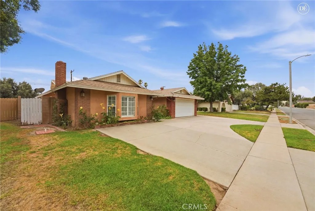 1457 W Marshall