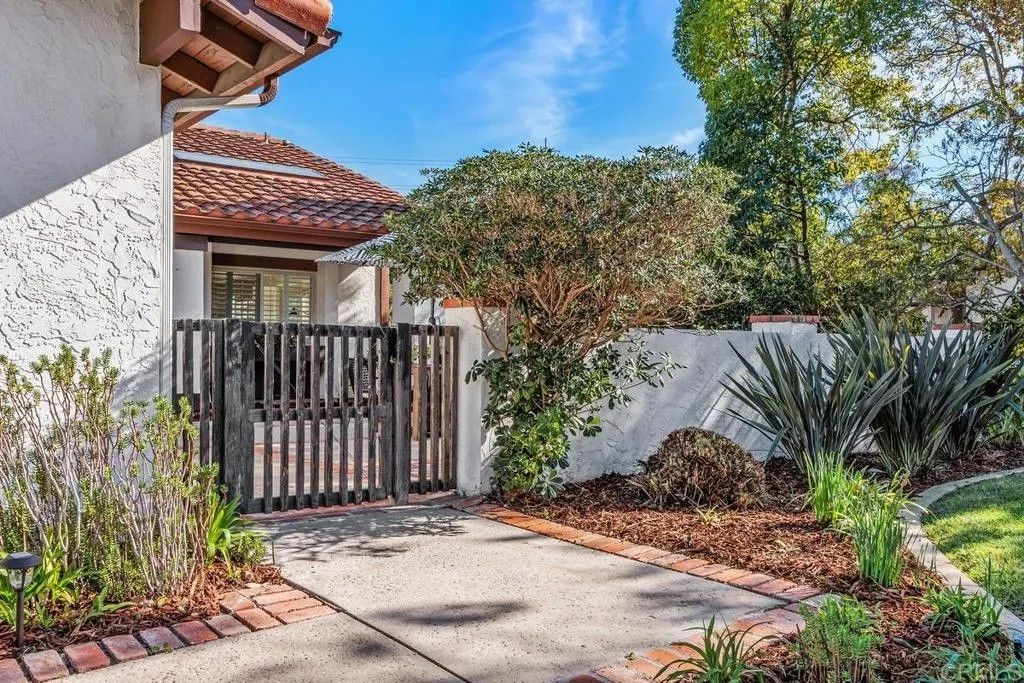 Photo of 934 San Lorenzo Ct, Solana Beach, CA 92075 (MLS # NDP2600470)