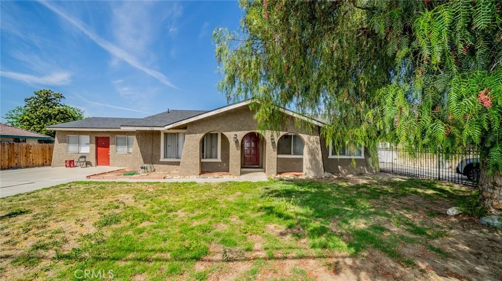 732 S Acacia