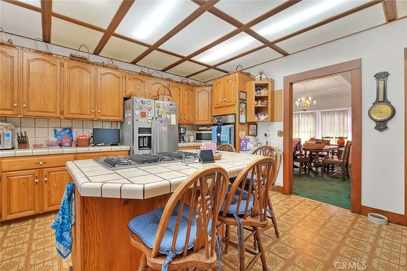 477 W Center