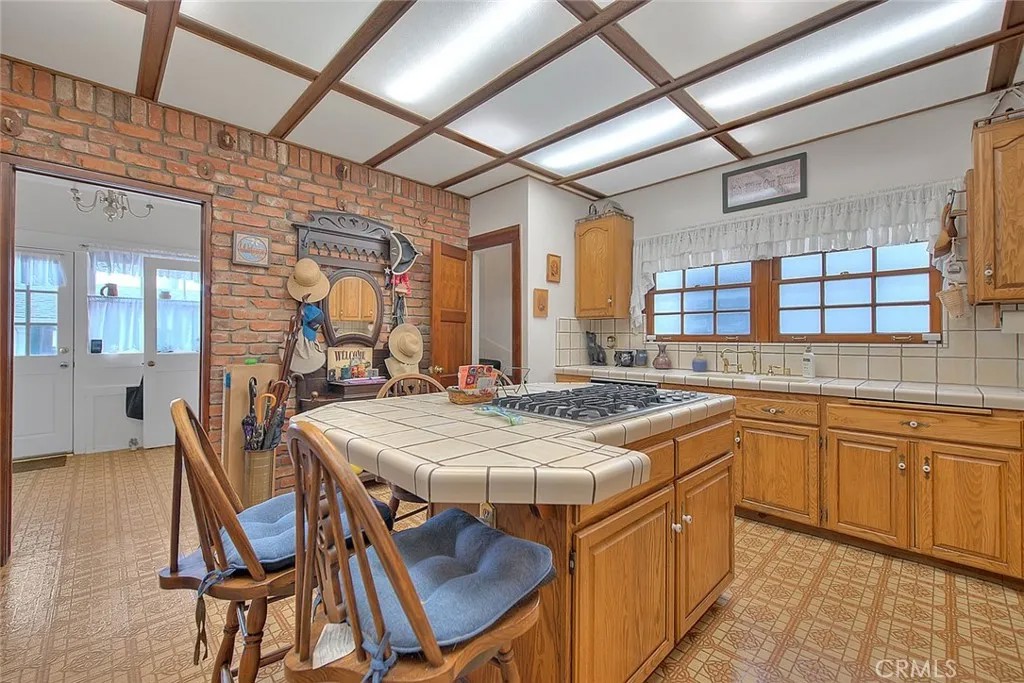 477 W Center