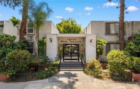 Photo of 18620 Hatteras # 173, Tarzana, CA 91356 (MLS # GD26003253)