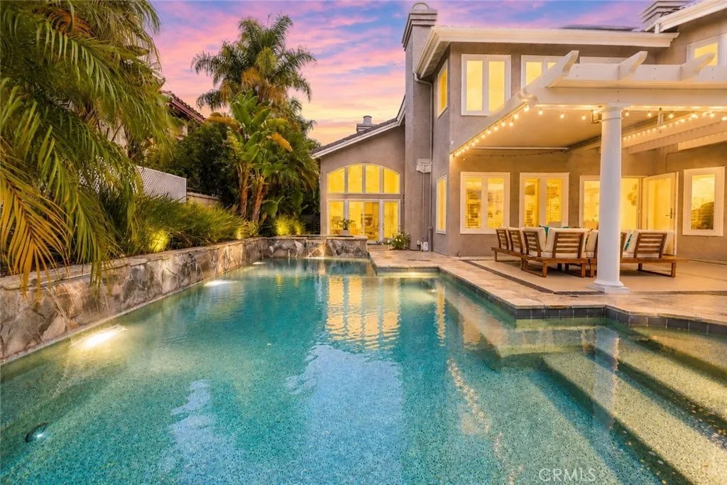 10 Skylark Way