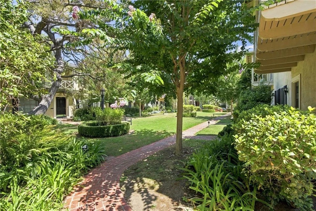 433 S Madison