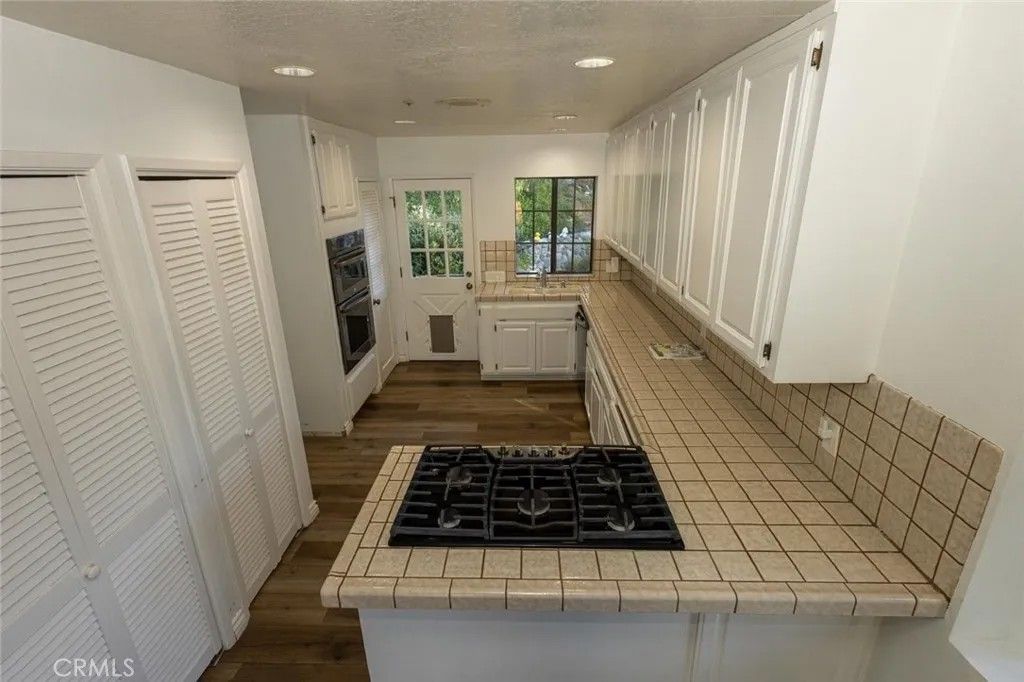 Photo of 24550 Treasure Vista, Newhall, CA 91321 (MLS # SR26046025)