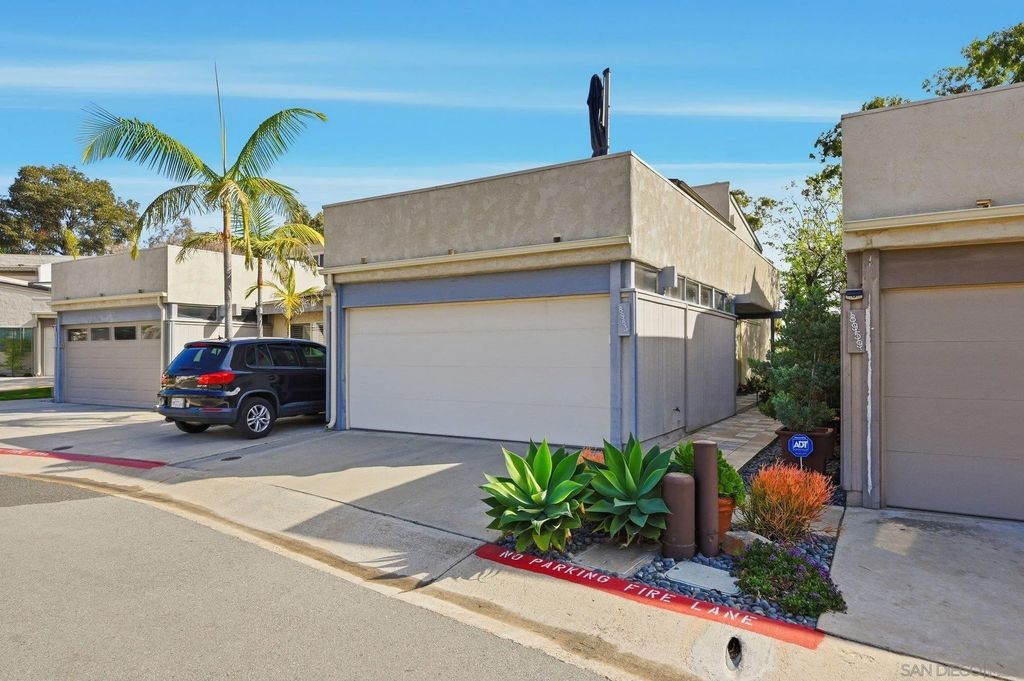 Photo of 8963 Caminito Fresco, La Jolla, CA 92037 (MLS # 260010883)