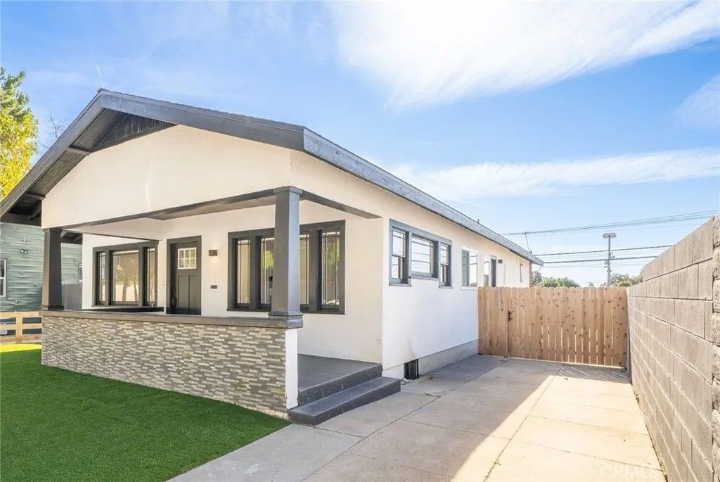 Photo of 1946 Corson Street, Pasadena, CA 91107 (MLS # CV26013983)