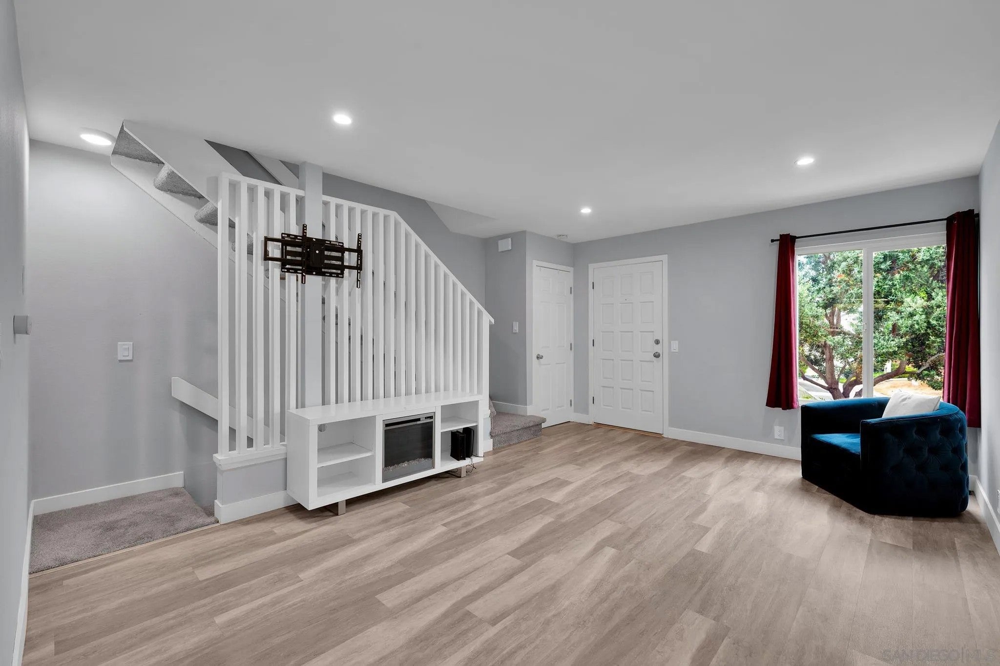 1235 River Glen Row 83