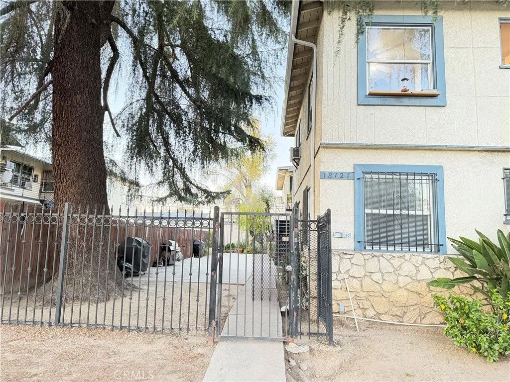 Photo of 18127 Roscoe Boulevard #1, Northridge, CA 91325 (MLS # SR26048075)