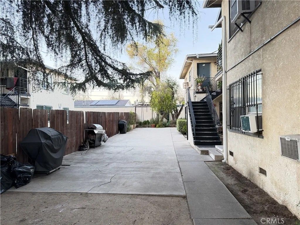 Photo of 18127 Roscoe Boulevard #1, Northridge, CA 91325 (MLS # SR26048075)