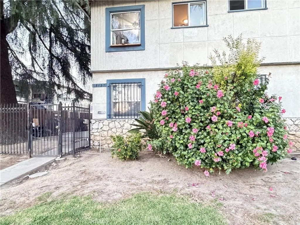 Photo of 18127 Roscoe Boulevard #1, Northridge, CA 91325 (MLS # SR26048075)