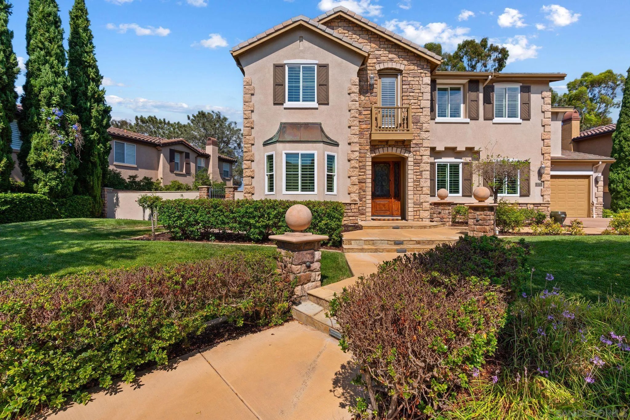 571 Lynwood Dr.