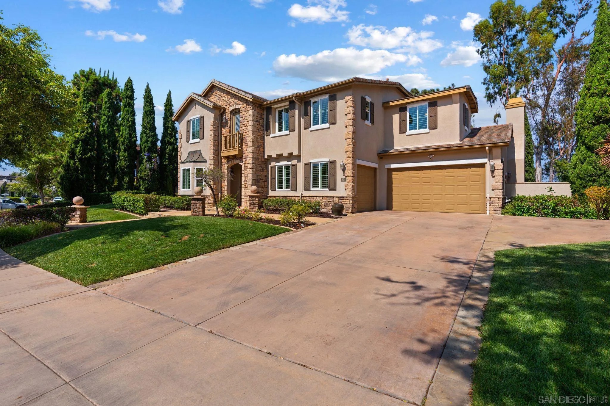 571 Lynwood Dr.