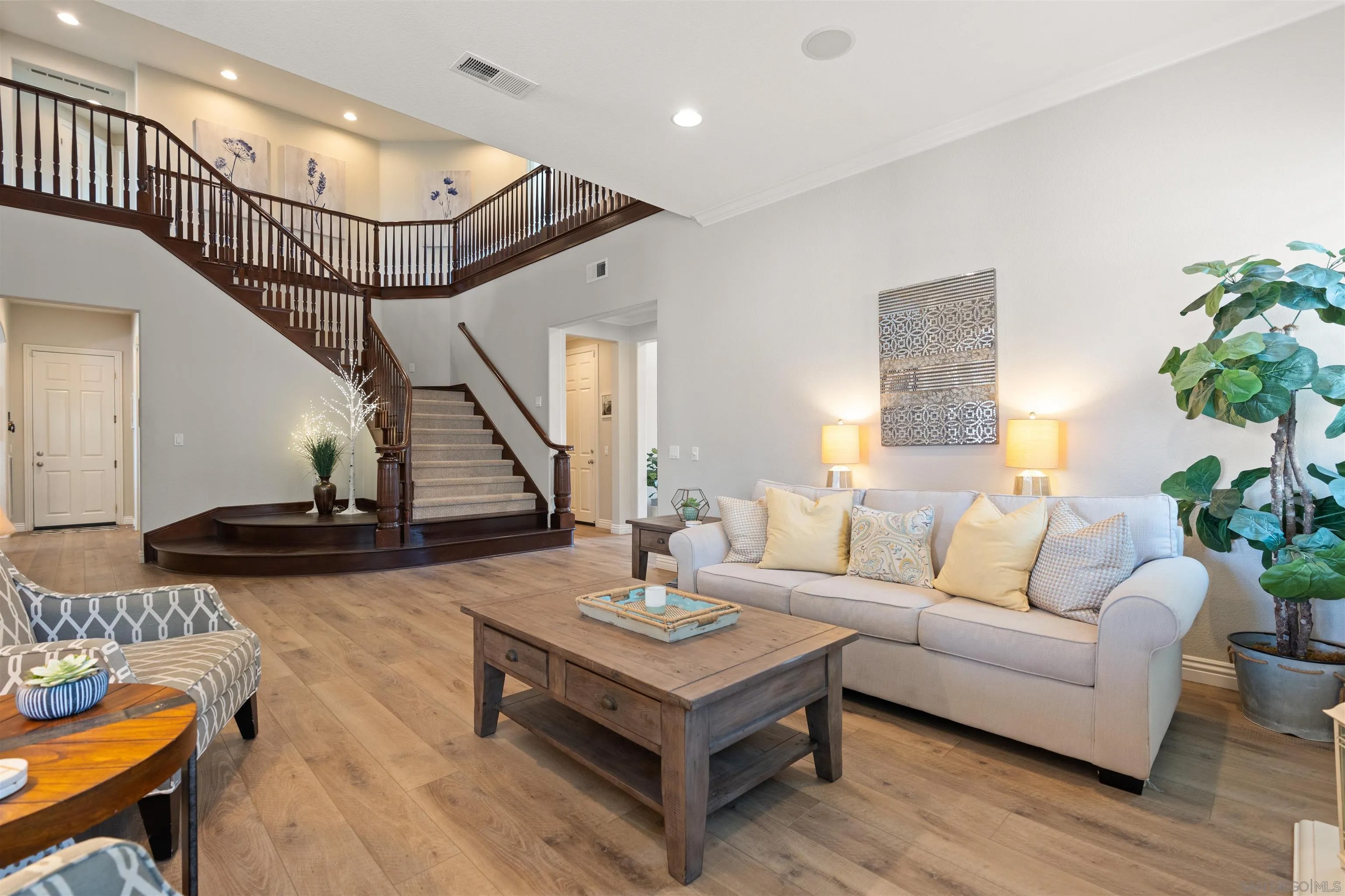 571 Lynwood Dr.