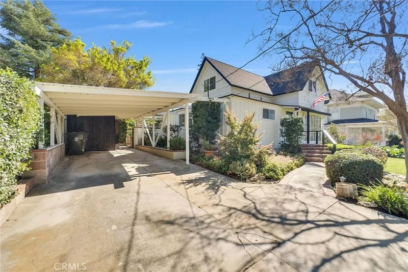 527 W Palm